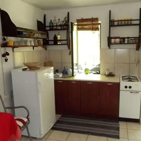 House Kornati Robinzon بيت للعطل