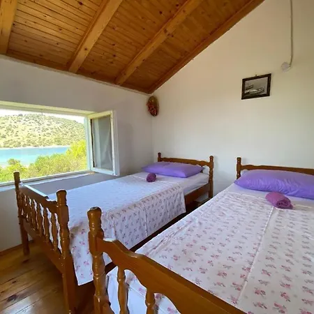 بيت للعطل House Kornati Robinzon